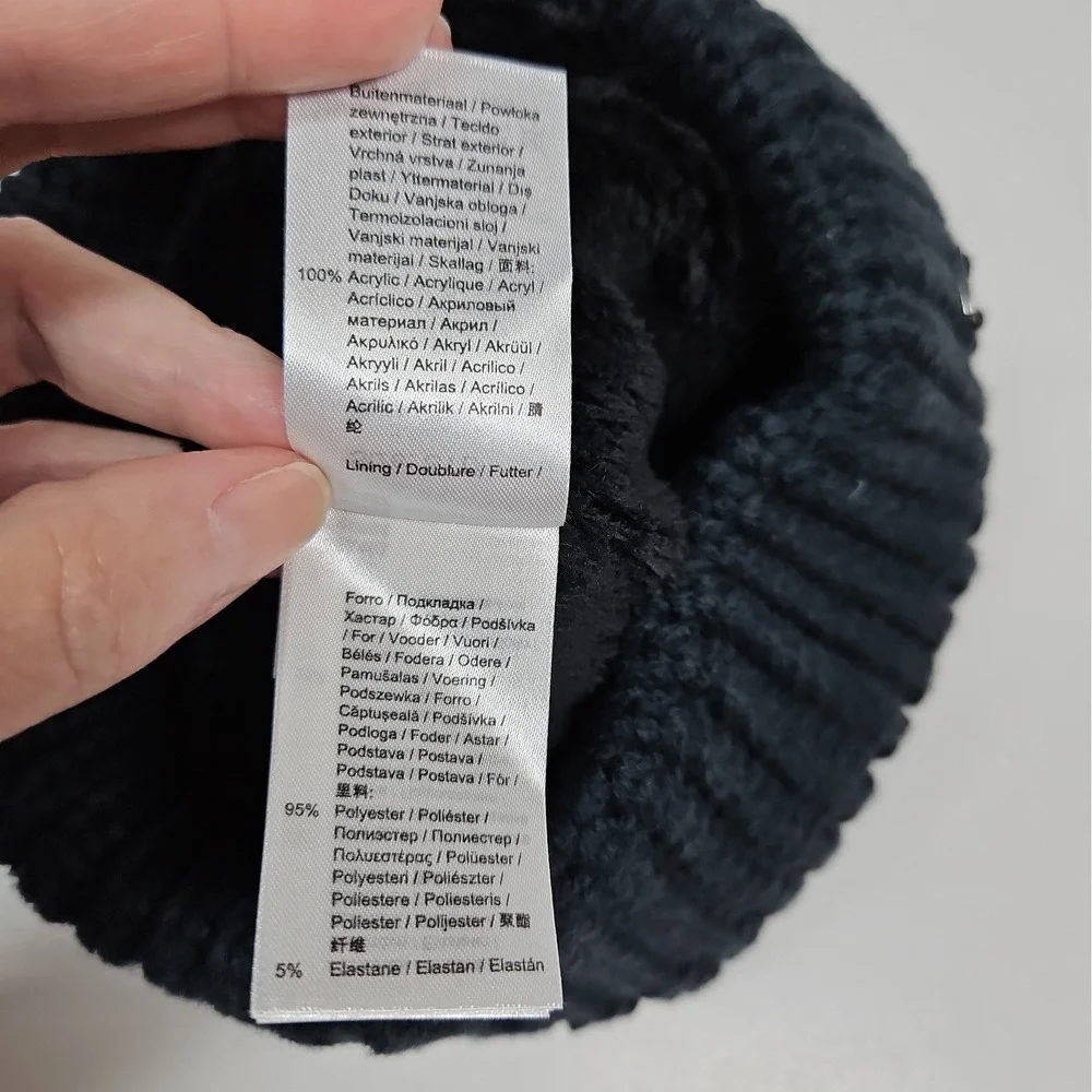 Helly Hansen Womens Dark Blue Snowfall Faux Fur Lined Pom Pom Beanie NWT